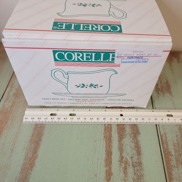 New in Box Vintage Corelle Winter Holly Ceramic Gravy Boat with Underplate - Picture 14 of 16